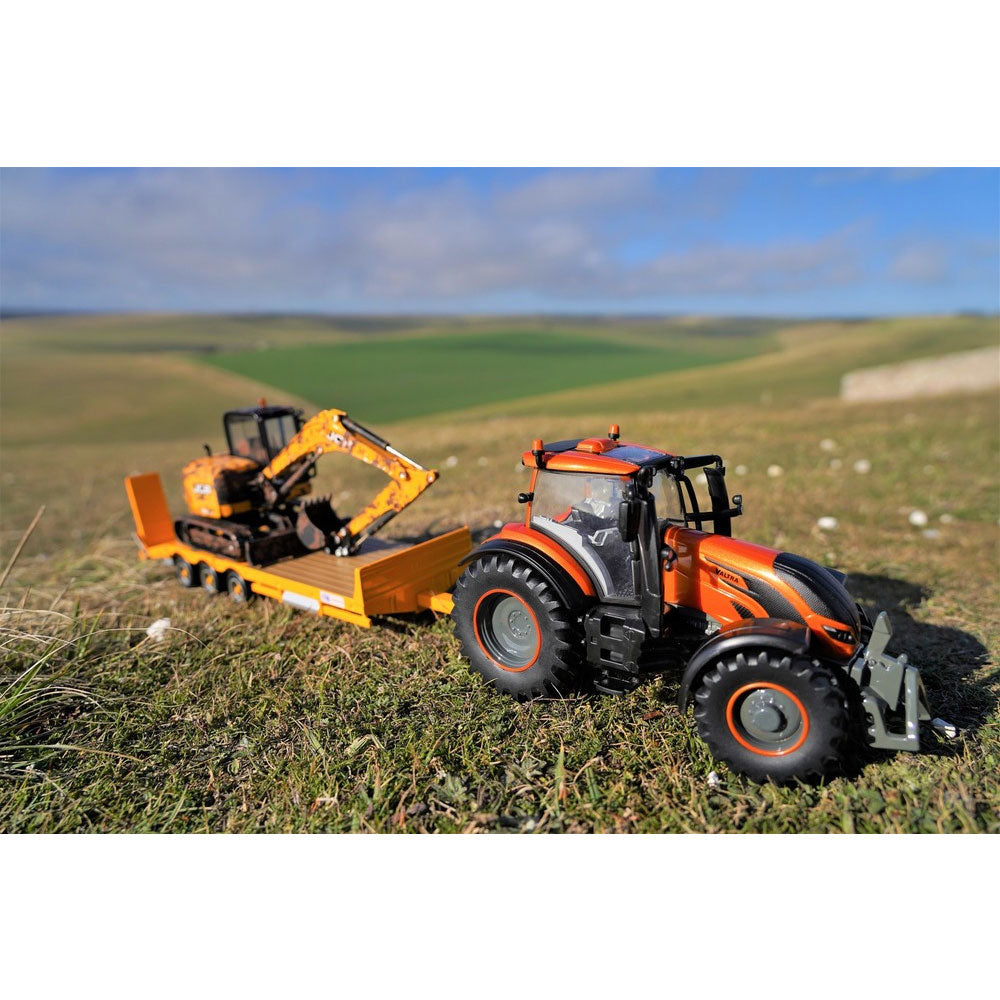 Britains 43273 Metallic Orange Valtra T254 1:32 Diecast Farm Vehicle