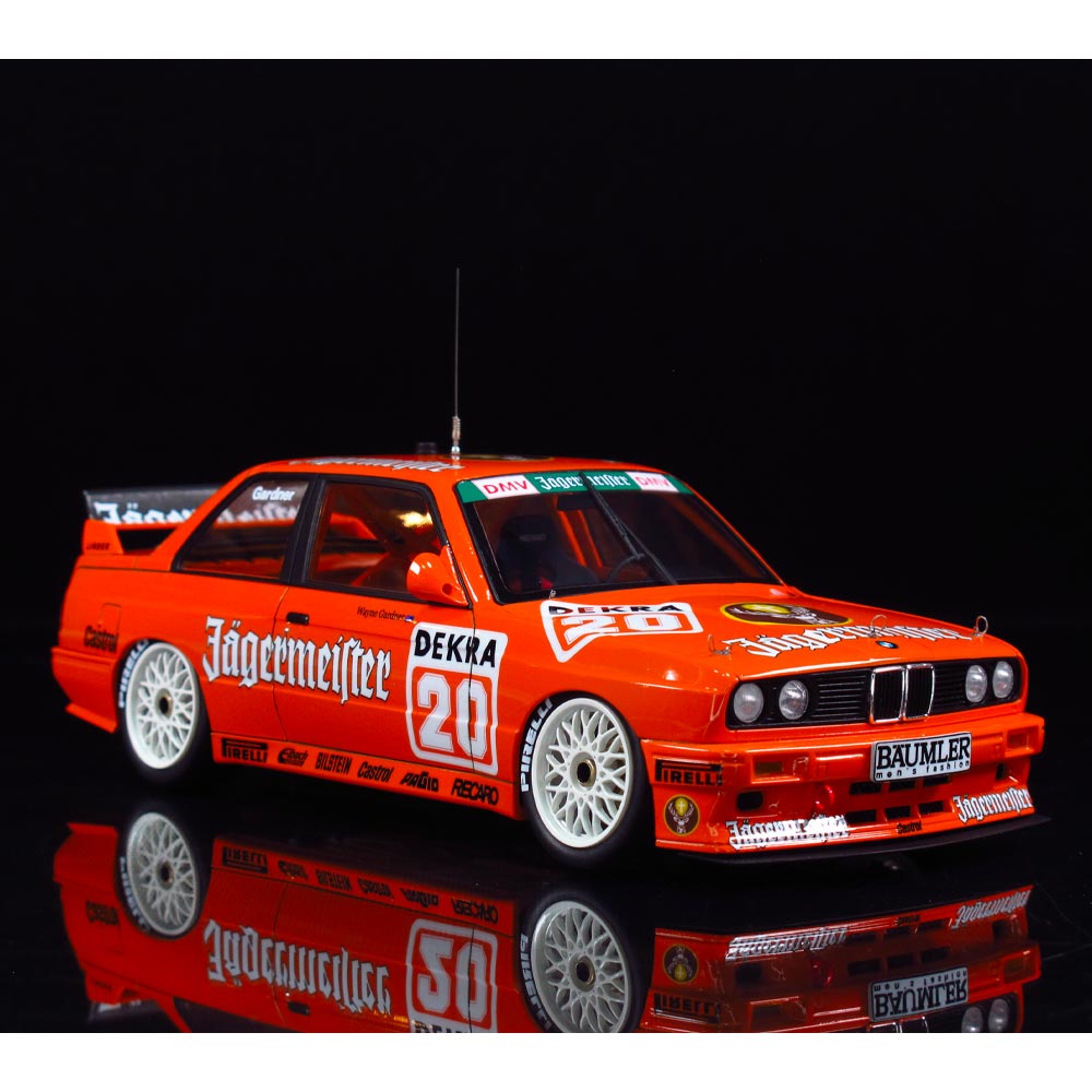 Beemax  24019 BMW M3 E-30 Fina & Jagermeister 2in1 1992 DTM 24H 1:24 Model Kit