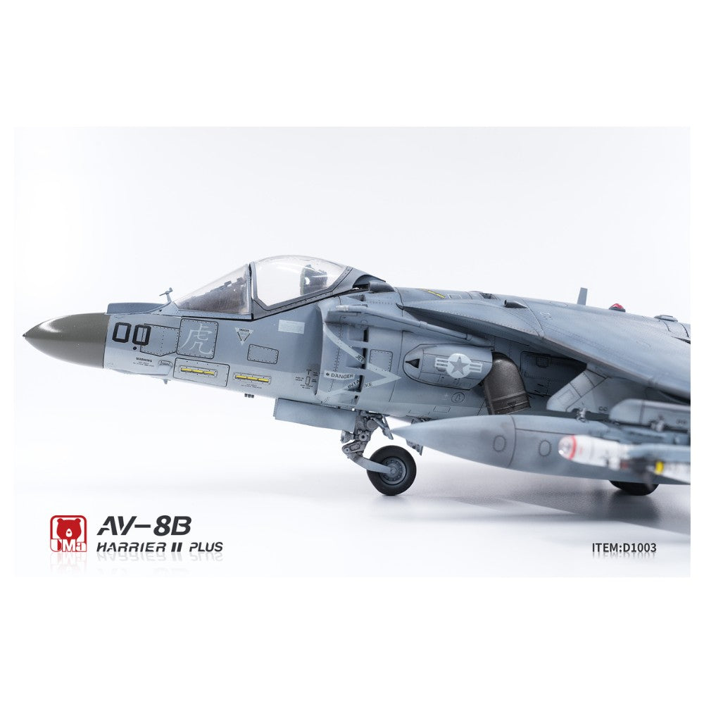 UMa Model D1003 AV-8B Harrier II PLUS VMA-542 "Tigers" Squadron 1:48 Model Kit
