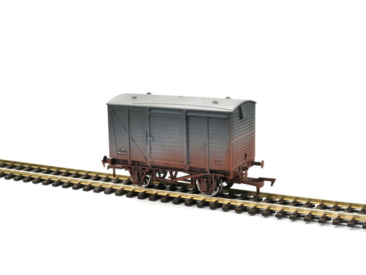 Dapol Ventilated Van BR Grey M183326 Weathered 4F-011-045 OO Gauge
