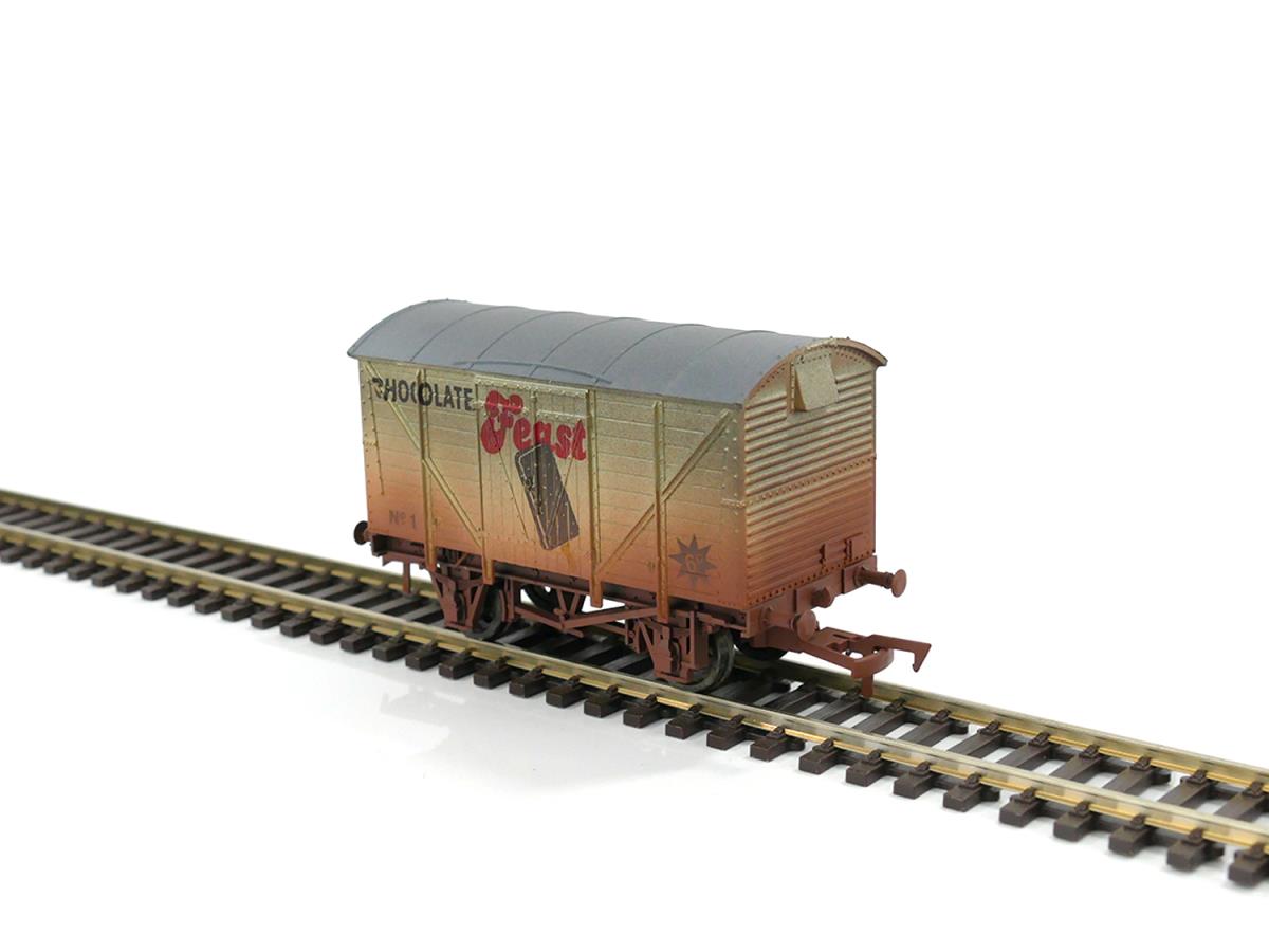 Dapol Ventilated Van Feast Lolly No.1 Weathered OO Gauge 4F-012-056