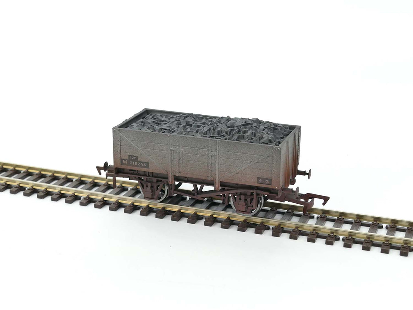 Dapol 5 Plank Wagon BR M318246 Weathered OO Gauge 4F-051-054
