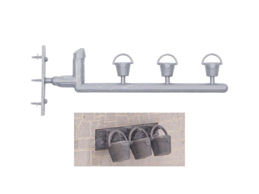 Dapol Kitmaster Fire Buckets (3) & Rack Set DA7C-004-003 O Gauge