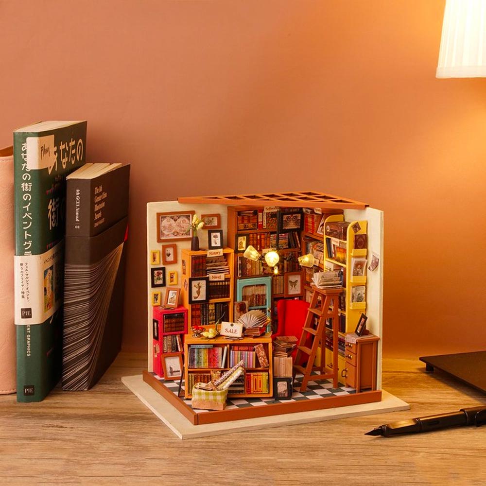 ROBOTIME Rolife Sam's Study 1:24 DIY Miniature Dollhouse DG102