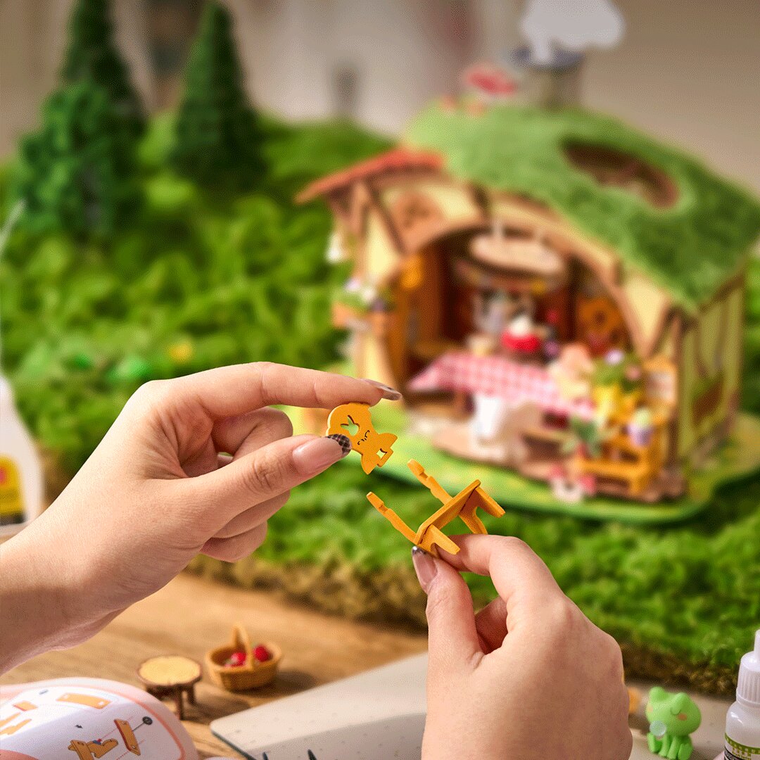 Rolife Fluffy Grove DIY Miniature Houses Model Kit DG184