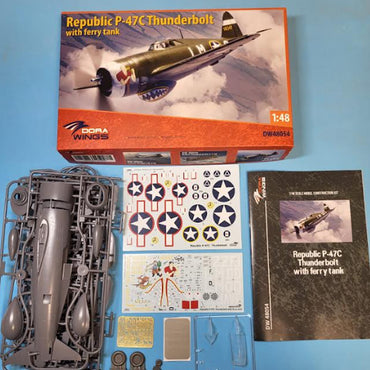 Dora Wings 48054 Republic P-47C Thunderbolt w/Ferry Tank 1:48 Model Kit
