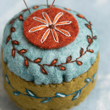 Corinne Lapierre Scissors Pouch & Mini Pin Cushion Felt Craft Mini Kit