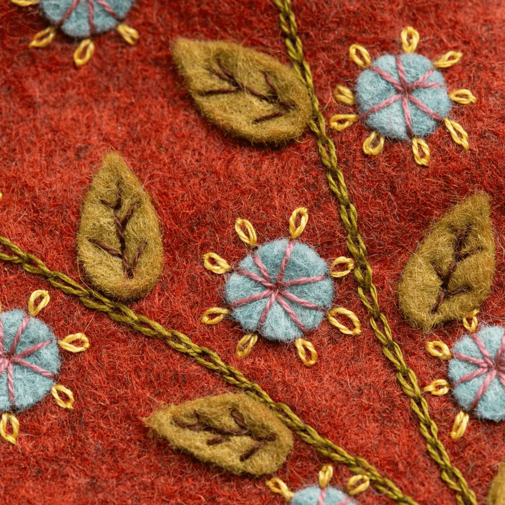 Corinne Lapierre Scissors Pouch & Mini Pin Cushion Felt Craft Mini Kit