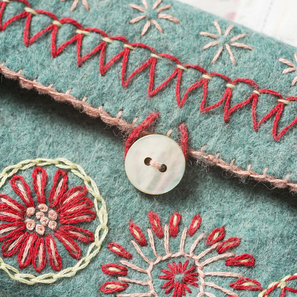 Corinne Lapierre Sewing Pouch Felt Craft Mini Kit