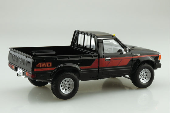 Aoshima 06850 1:24 Datsun 720 Truck Lift Up Custom 1982 (Nissan) Model Kit