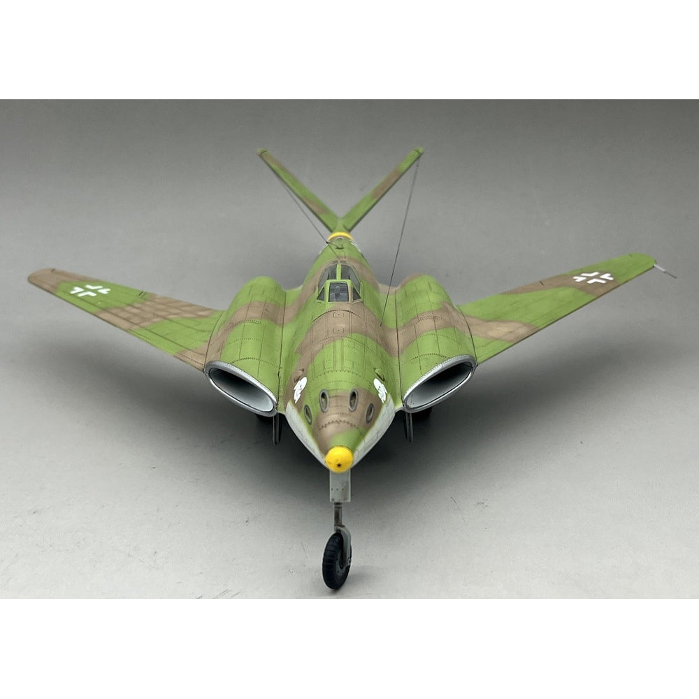 Amusing Hobby 48A004 Messerschmitt Me262 HGIII 'V-Tail' 1:48 Model Kit