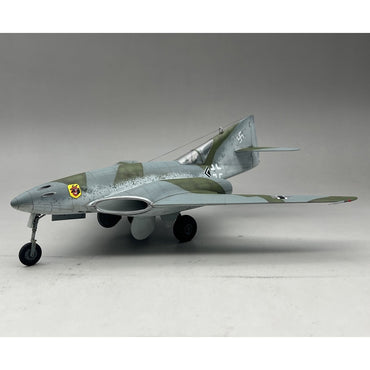 Amusing Hobby 48A005 Messerschmitt Me262 HGIII Entwurf III 1:48 Model Kit
