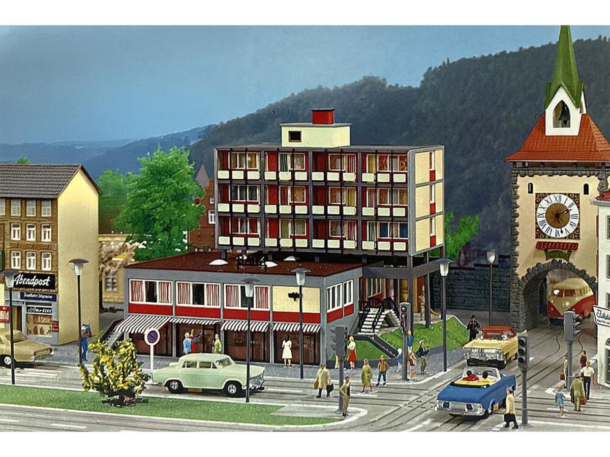 Faller (B-928) Modern Bank Building Classic Kit III  HO Gauge 109928