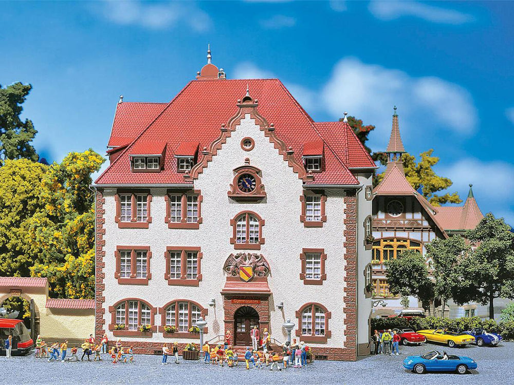 Faller Erich Kastner Historic Secondary School Kit HO Gauge 130923