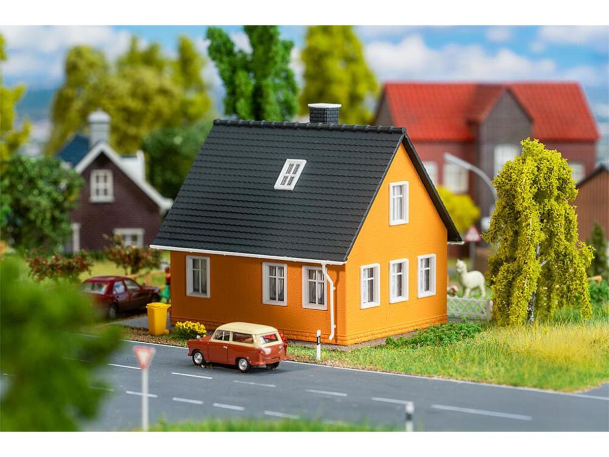 Faller FA131300 Settlement House Hobby Kit III HO Gauge