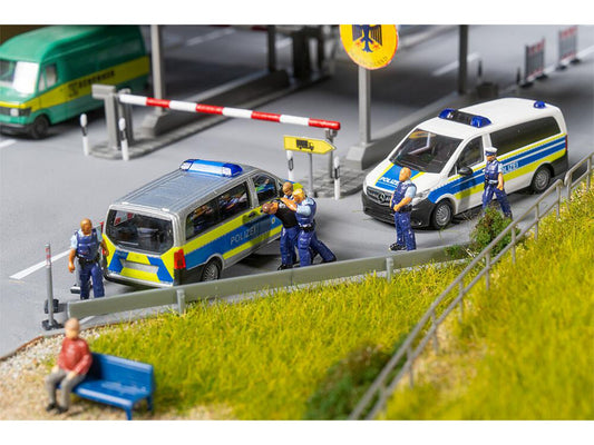 Faller FA151716 Policemen (4)& Arrested Suspect (1) Figure Set HO Gauge