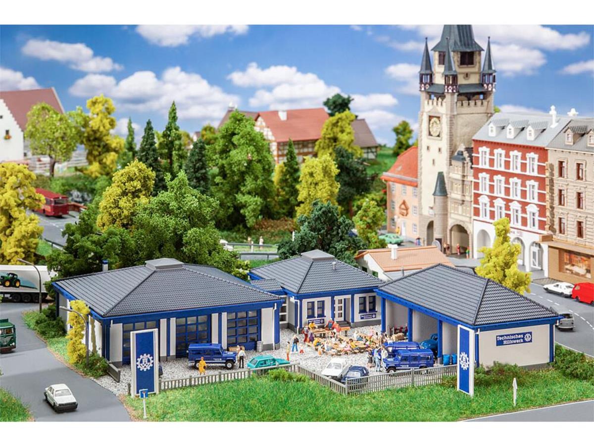 Faller FA231725 THW Building w/Garage Model of the Month Kit V N Gauge