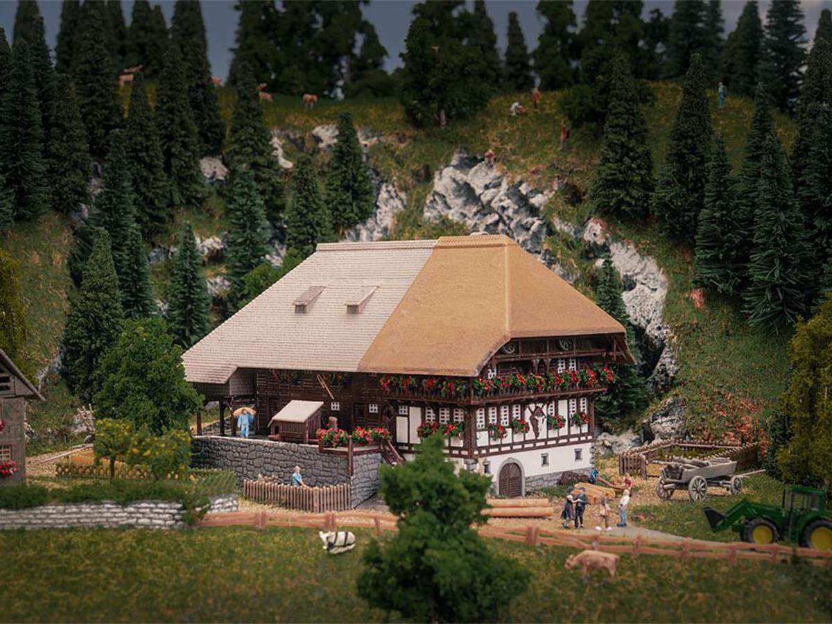 Faller Black Forest Farm w/Figures Anniversary Kit I N Gauge 232010