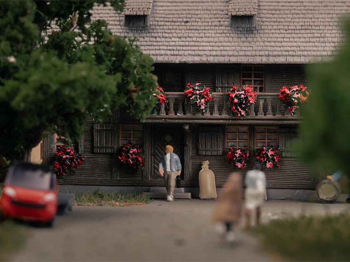Faller Clockmaker's House w/Figure Anniversary Kit I N Gauge 232011