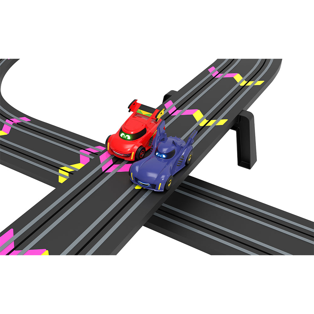 Micro Scalextric G1185M DC Batwheels: Batman vs Robin Battery Powered Race Set