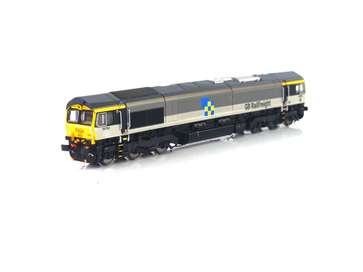 Gaugemaster Class 66 793 Railfreight Construction (DCC-Sound) GM2210104S N