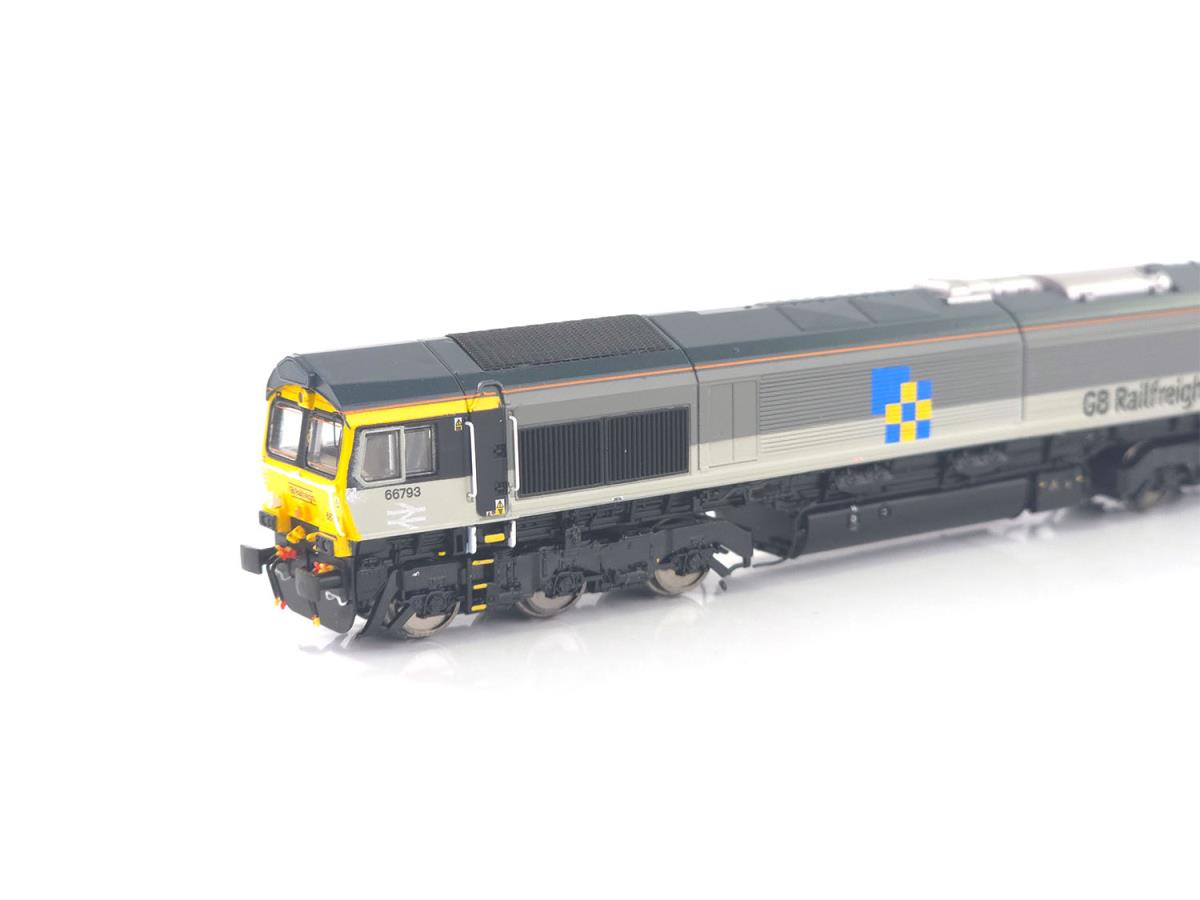 Gaugemaster Class 66 793 Railfreight Construction (DCC-Sound) GM2210104S N