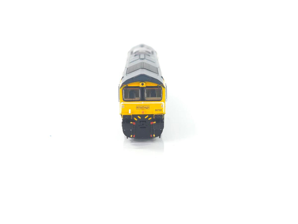 Gaugemaster Class 66 793 Railfreight Construction (DCC-Sound) GM2210104S N
