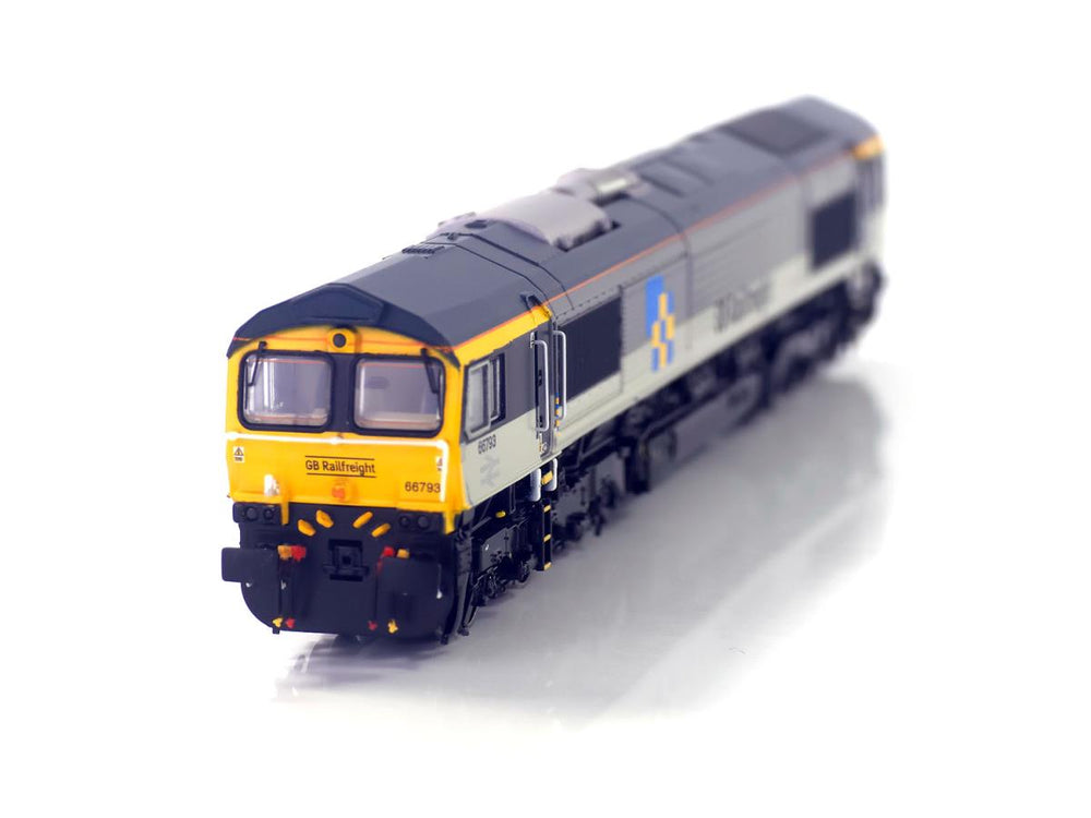 Gaugemaster Class 66 793 Railfreight Construction (DCC-Sound) GM2210104S N