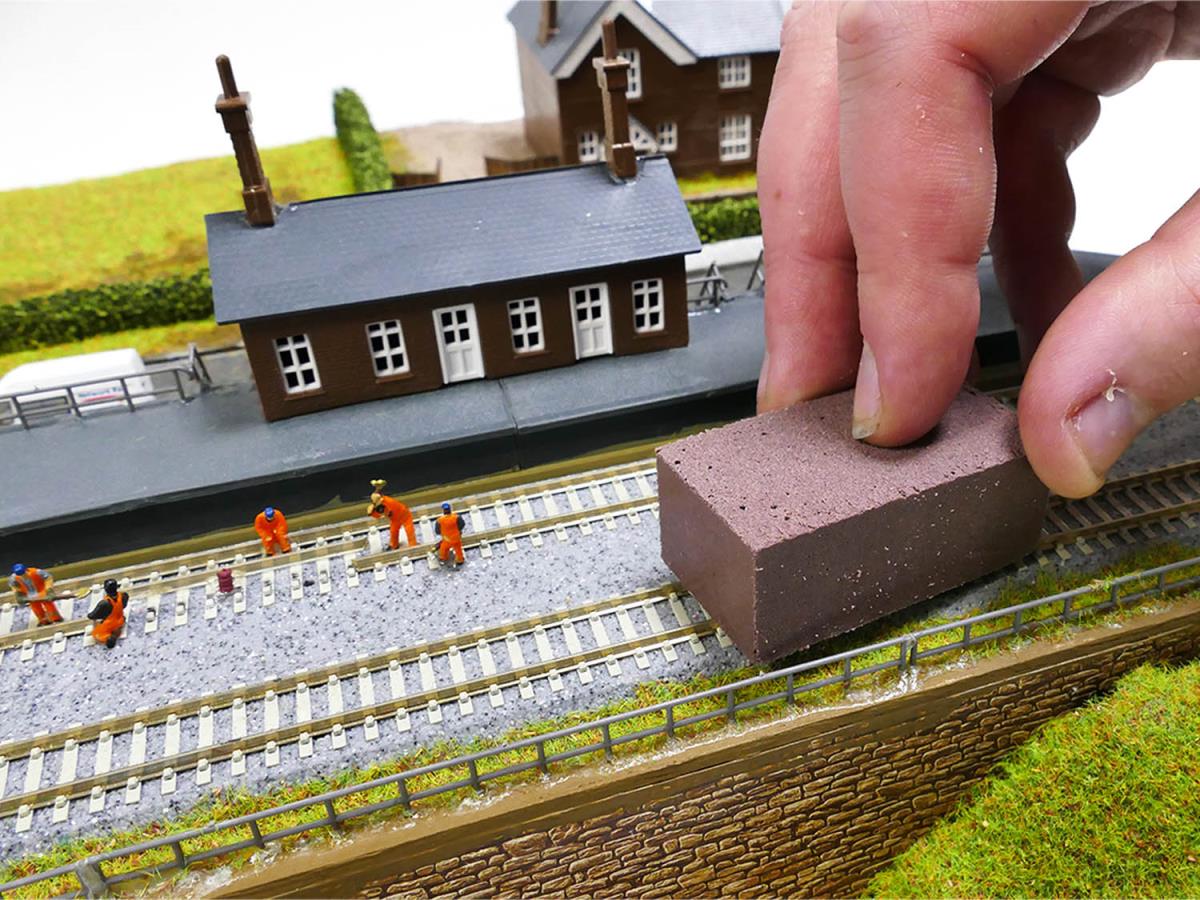 Gaugemaster Premium Small Track Rubber 50x25x20mm GM24 Multi Scale