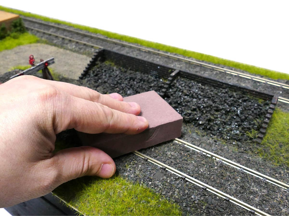 Gaugemaster Premium Large Track Rubber 77x60x20mm GM25 Multi Scale