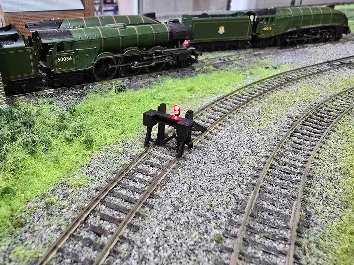 Gaugemaster Buffer Stop TT with Light GM3600102 TT