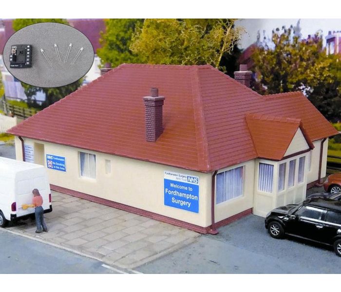 Gaugemaster Fordhampton Doctor's Surgery Kit with LED Lighting GM410L OO