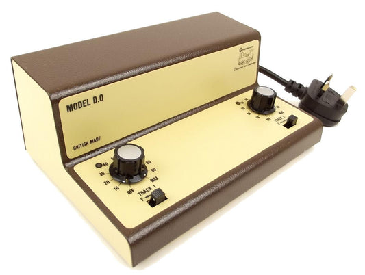 Gaugemaster Twin Track Cased Controller for O Scale O Gauge GMC-DO