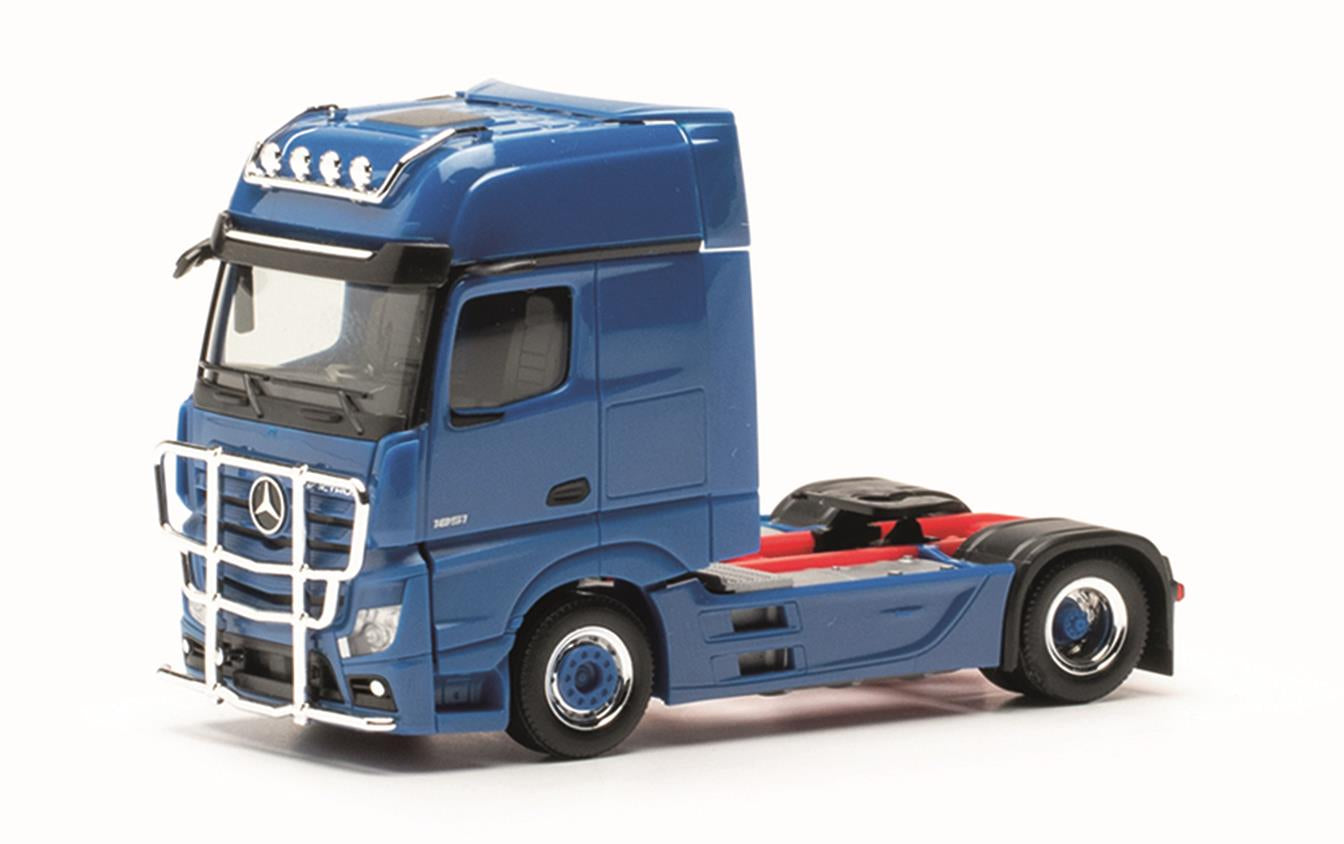 Herpa MB Actros Gigaspace 2 Axle Tractor Unit Gention Blue HO Gauge HA311533-005