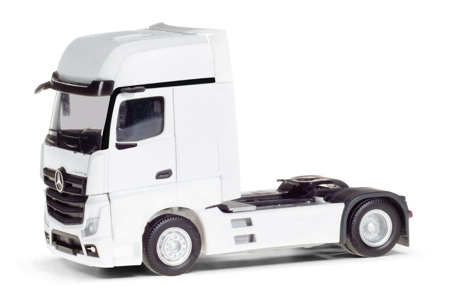 Herpa MB Actros L Gigaspace 2 Axle Tractor Unit White HO Gauge 317948