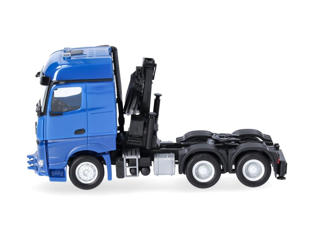 Herpa MB Arocs 18 Bigspace 3 Axle Rigid Tractor w/Crane Blue HA318747 HO Gauge