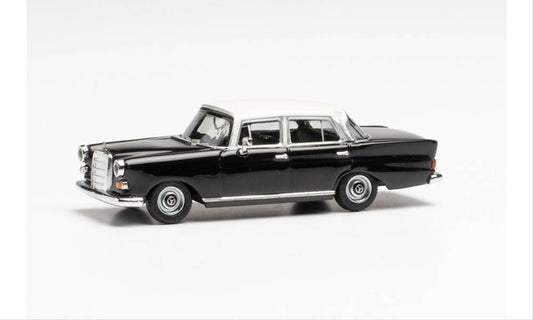 Herpa 430739-002 MB 200 Black/White HO