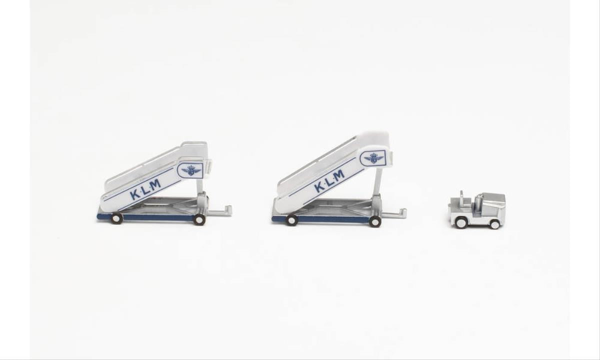 Herpa Wings 571883  KLM Historic Passenger Stairs (2) & Tractor (1:200)