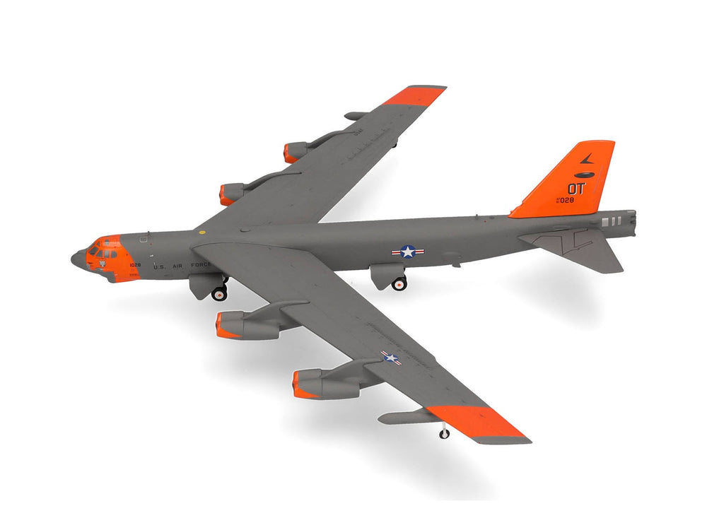 Herpa Wings Boeing B-52H Stratofortress US Air Force 61-0028 (1:200) HA573726