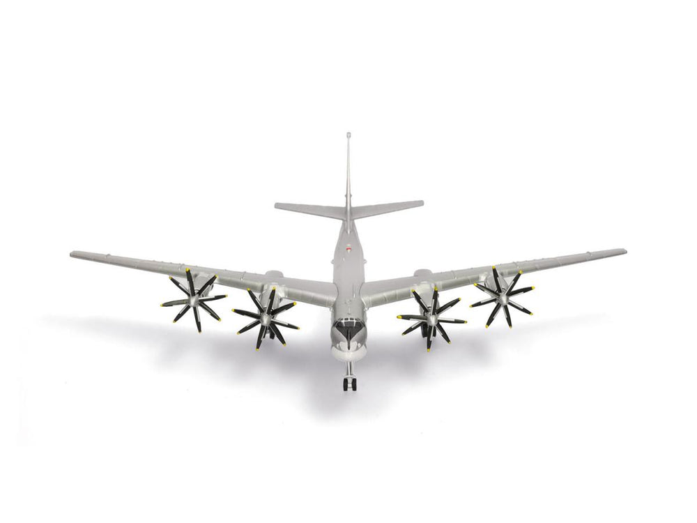 Herpa Wings Tupolev TU-95MS Soviet Air Forces SSR-47red (1:200) HA573832 1:200
