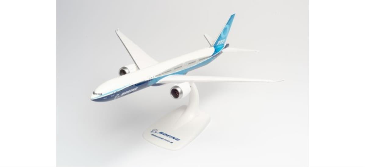 Snapfit Boeing 777-9 Boeing N779XW (1:250)
