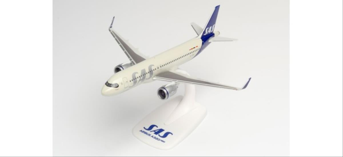 Herpa Wings Snapfit Kit Airbus A320neo SAS SE-ROX 1:200 Diecast Model 612708