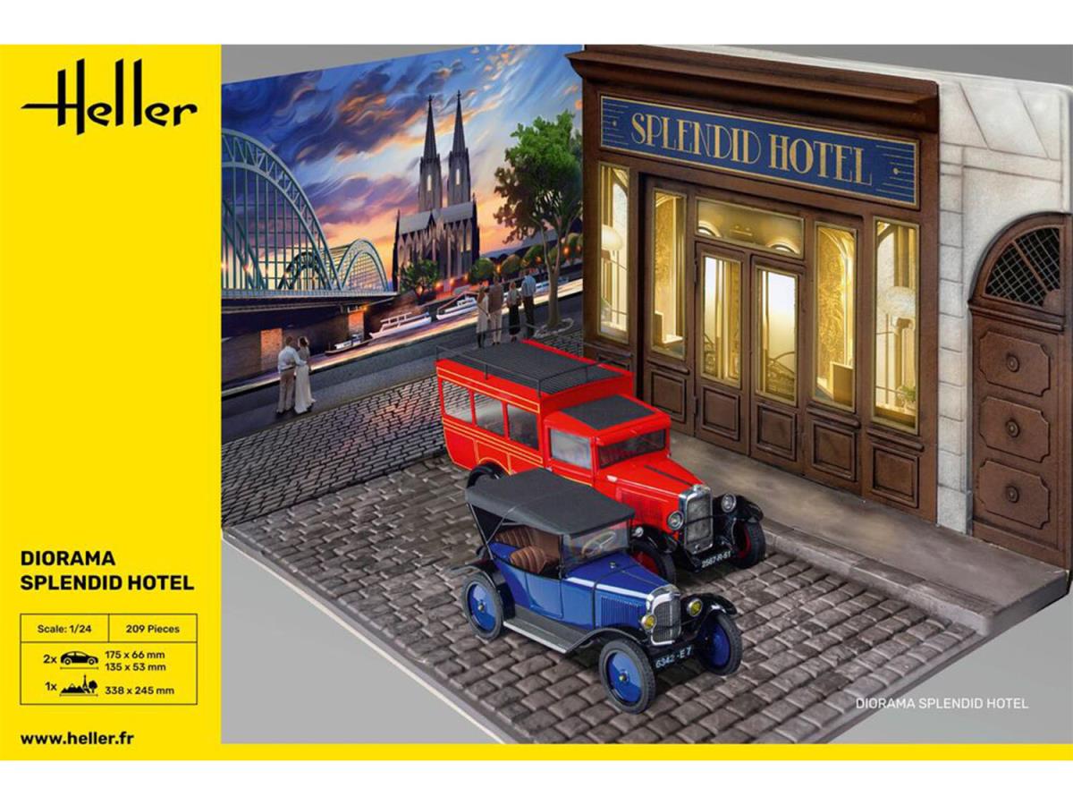 Heller 50330 Diorama: Splendid Hotel w/5CV Trefle & C4 1:24 Model Kit