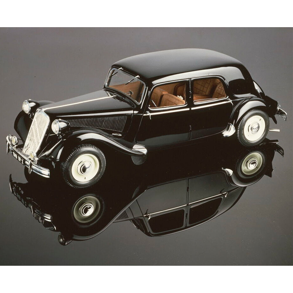Heller 80799 Citroen 15 Six Traction Avant 1:8 Model Kit