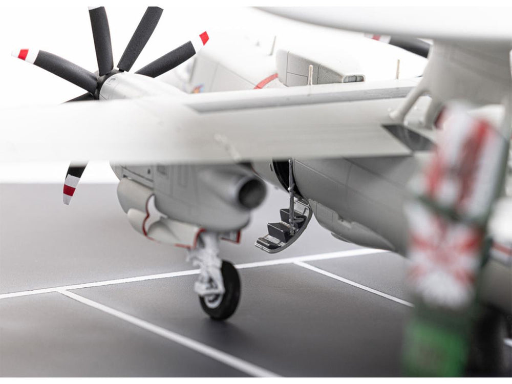 Heller 82300 E-2C Hawkeye 1:72 Model Kit