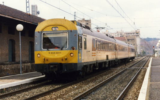 Arnold RENFE 444-500 Estrella 3 Car EMU IV N Gauge HIN2617