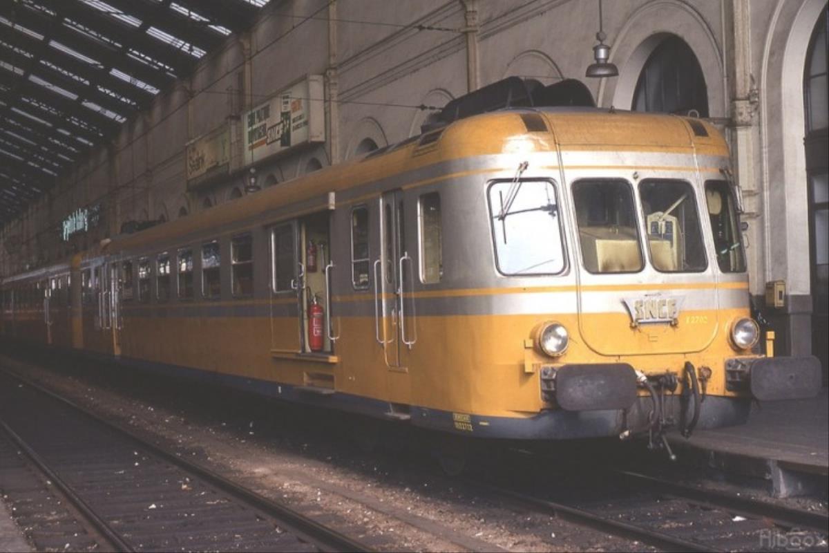 Jouef HJ2387S  SNCF X2700 Orange/Silver 2 Car DMU IV (DCC-Sound) HO