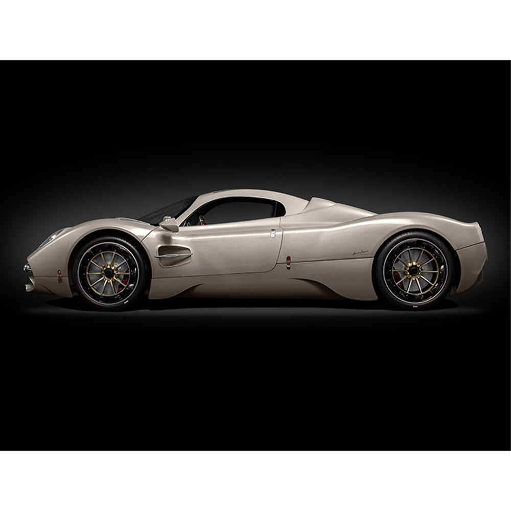 Pocher HK120 Pagani Utopia 1:8 Diecast Model Kit w/Pocher Display Case