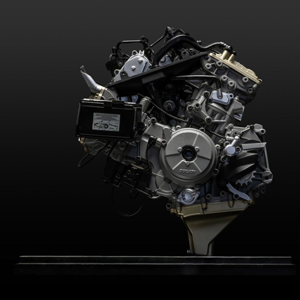 Pocher HKM124 Ducati Superquadro V2 Engine 1:4 Diecast Model Kit