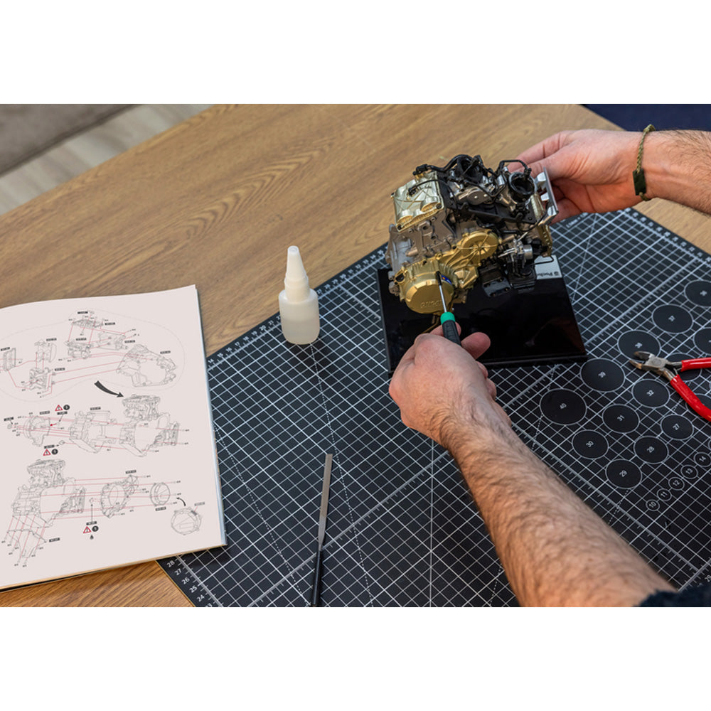 Pocher HKM124 Ducati Superquadro V2 Engine 1:4 Diecast Model Kit